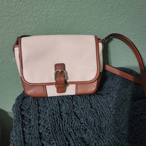 Coach Handbags - Coach Hadley Luxe Grain Leather Crossbody